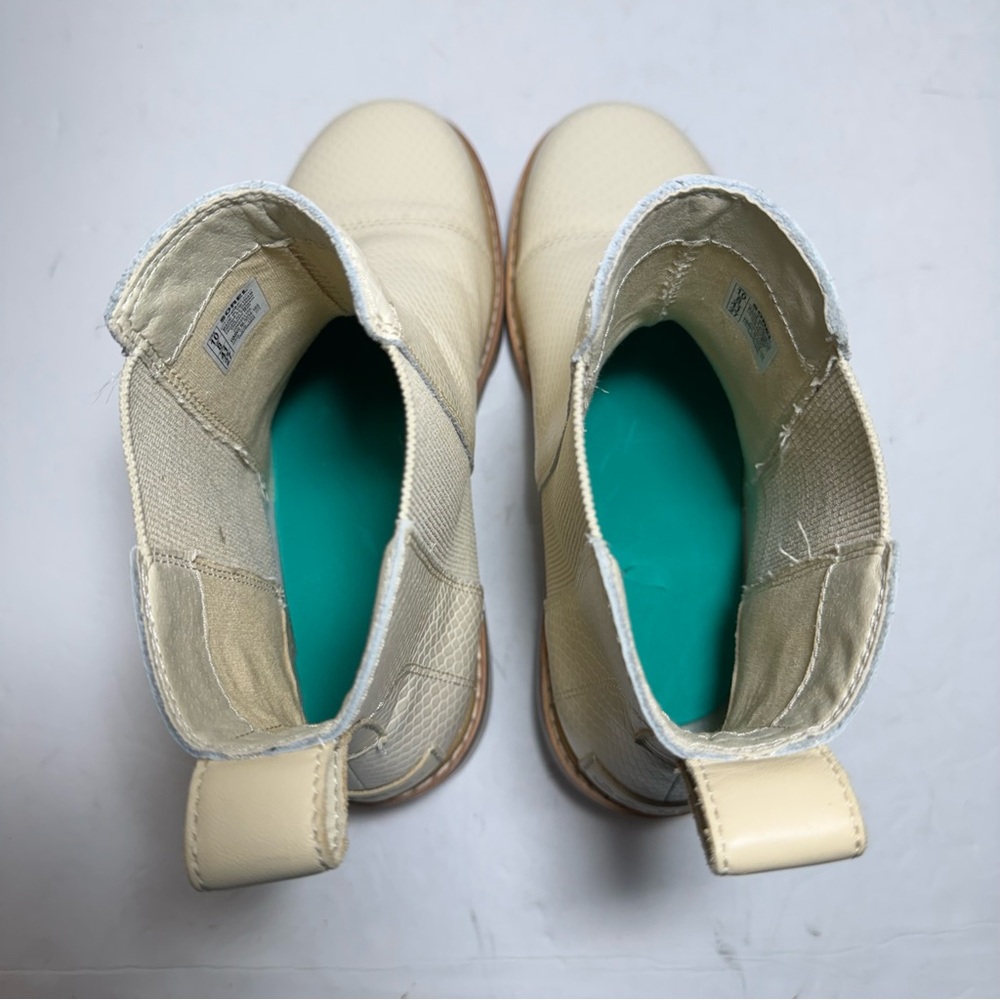 SorelJoan Now Snake Embossed Chelsea
Waterproof Lug Sole Cream Booties Sz 10 - Picture 7 of 16